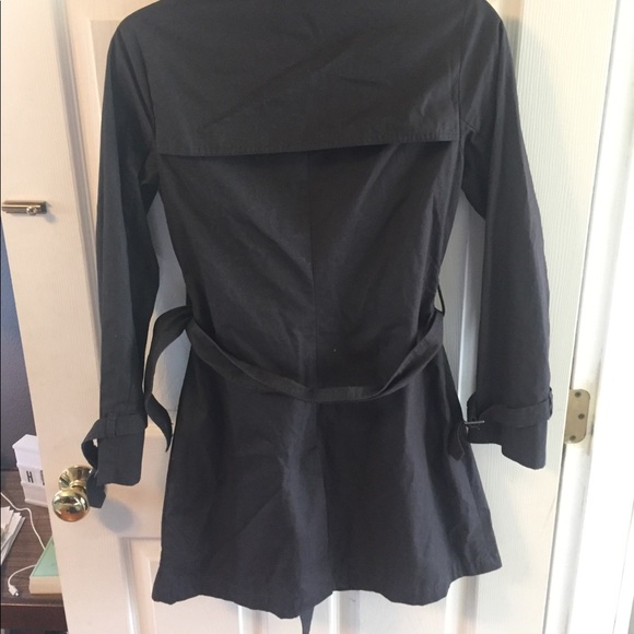 Gap trench coat. - Picture 3 of 4